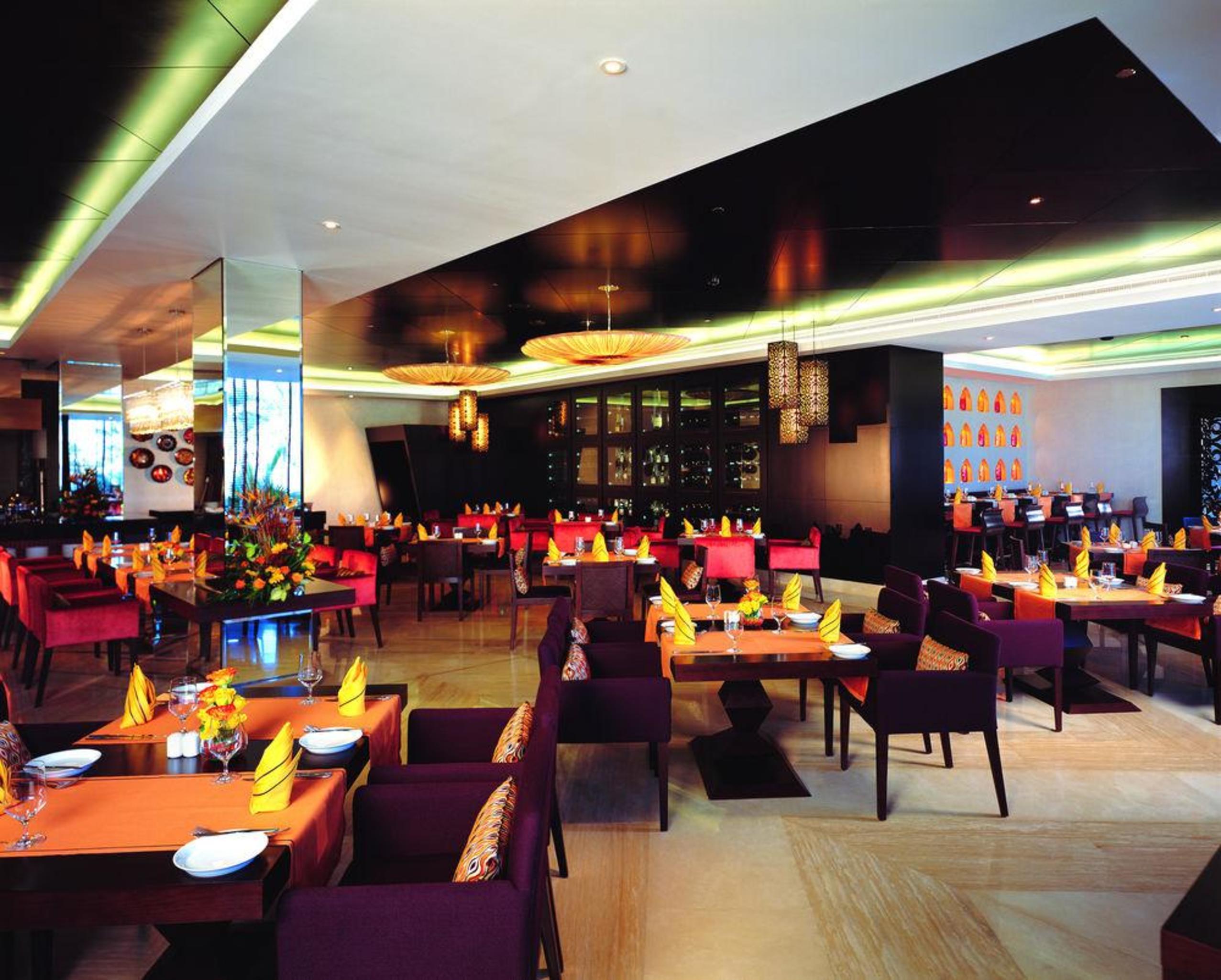 JA Beach Hotel Dubai Restaurant foto